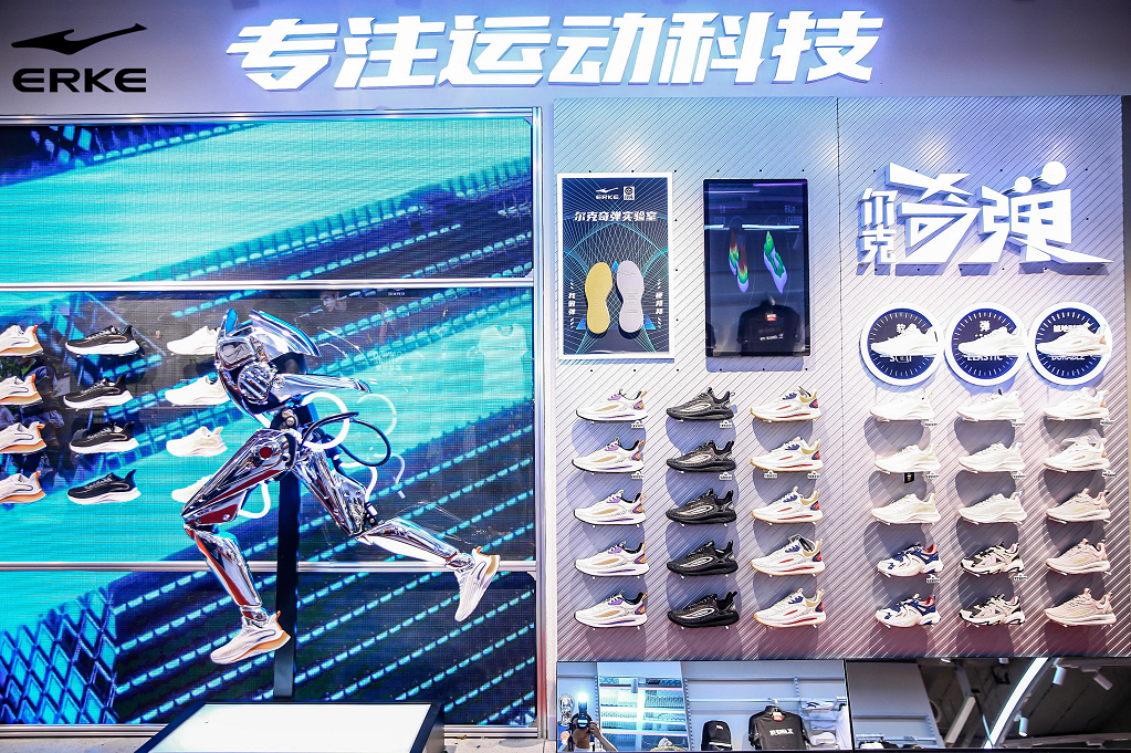 鴻星爾克運動鞋