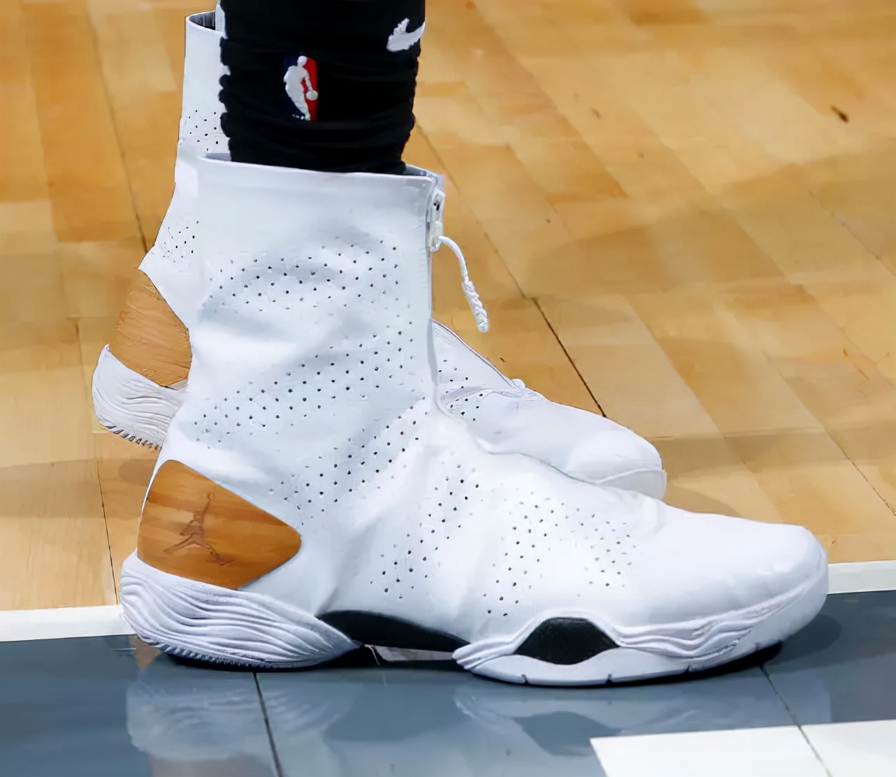 aj28
